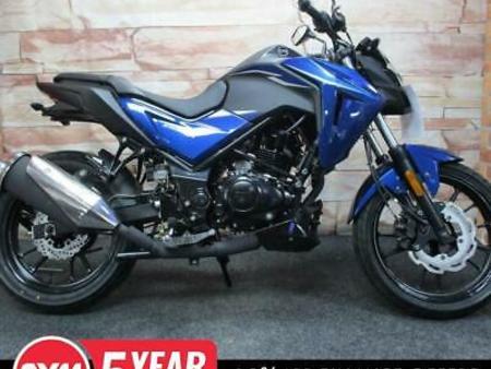 sym-nhx-125cc-street-fighter-naked-sports-adventure-motorcycle-bike-for-sale de segunda el Parking
