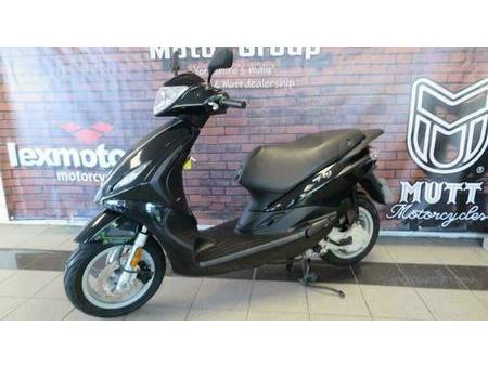 PIAGGIO 2016-piaggio-fly-50-4t-2v-fly-50-4t-2v-auto-scooter-50cc-learner-legal-16-yr-in-wortl  tweedehands - De Parking