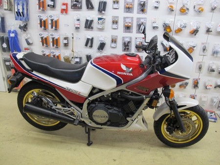 HONDA HONDA VF750 CUSTOM RC09 V4. ORIGINAL ODER BASIS FÜR BOBBER UMBAU