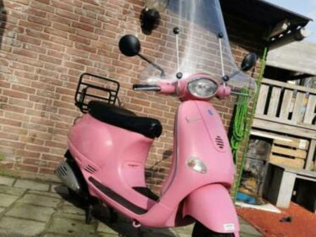 PIAGGIO vespa-et4-snor-25km-c38-windscherm-4takt Used - the parking  motorcycles
