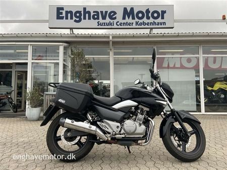 Suzuki Suzuki Gw 250 Ccm Used The Parking Motorcycles