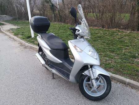 Honda dylan 125