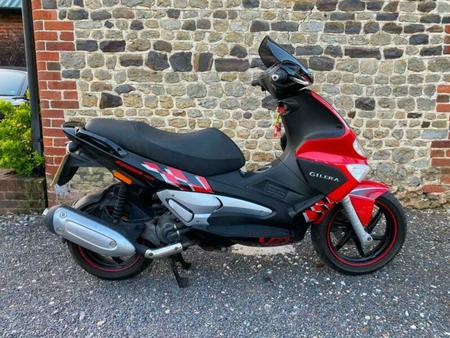 GILERA gilera-runner-vxr-200-4-stroke-scooter-standard-low-mileage-in-petersfield-hampshire  tweedehands - De Parking