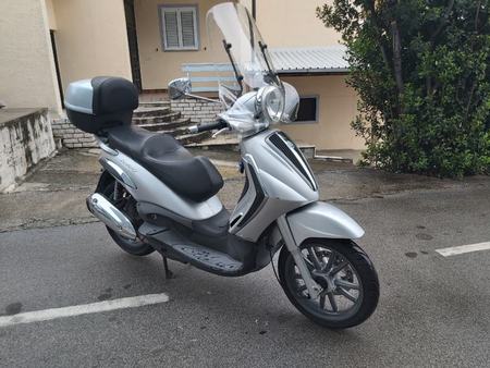 PIAGGIO piaggio-beverly-250-ie-tourer-top-top-stanje-2008-god Used - the  parking motorcycles