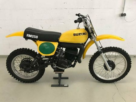 SUZUKI 1976-suzuki-rm-250-motocross-twinshock-top-zustand-no-honda-ktm  tweedehands - De Parking