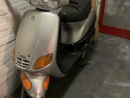 PIAGGIO puch-98-piaggio-zip-50cc-70cc-125cc tweedehands - De Parking