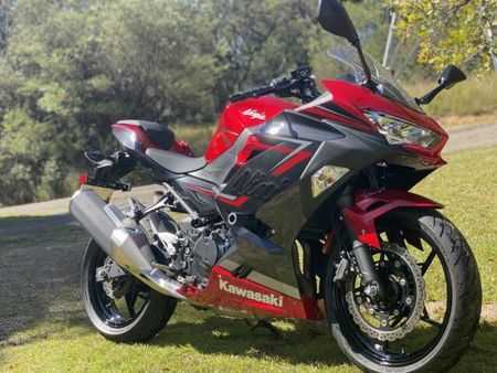 KAWASAKI rare-red-kawasaki-ninja-400 