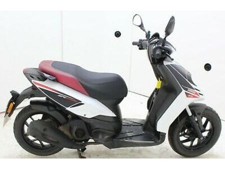 APRILIA 2015-aprilia-sr-motard-125-damaged-spares-or-repair-no-reserve-26844  tweedehands - De Parking