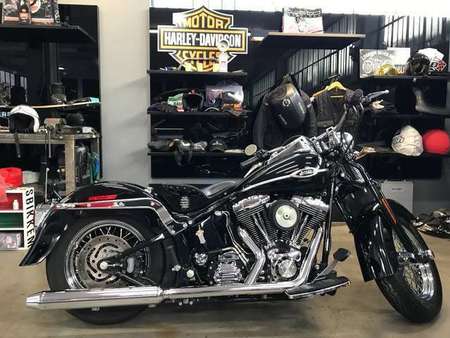 HARLEY DAVIDSON harley-davidson-heritage-springer-softail-springer-classic- 1450-9-990-km-18-500-eur tweedehands - De Parking