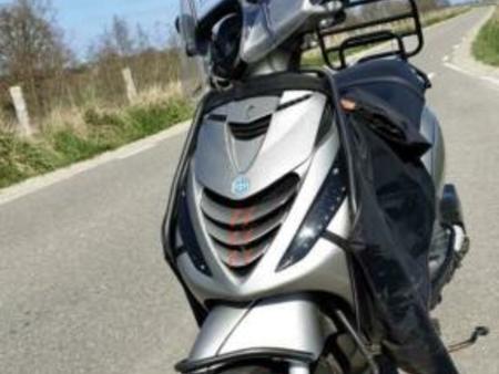 PIAGGIO piaggio-zip-scooter-full-option-grijs Used - the parking motorcycles