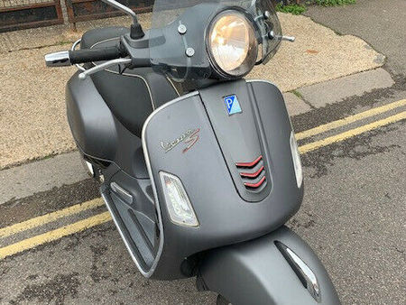 PIAGGIO 2015-abs-piaggio-vespa-gts-125-gts125-supersport-in-grey-great-condition-extras-in-cat  Used - the parking motorcycles