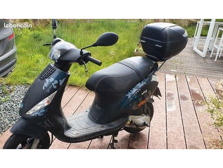 PIAGGIO scooter-piaggio-zip-2-temps-50cm-cube Used - the parking motorcycles