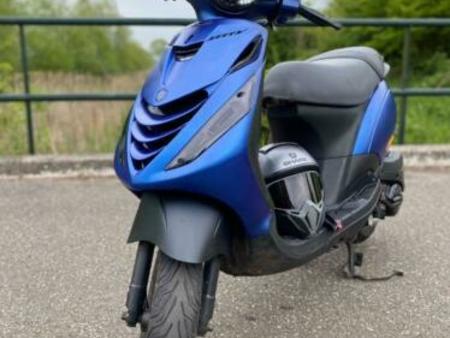 PIAGGIO piaggio-zip-4t-bouwjaar-sept-2015-geel-kenteken tweedehands - De  Parking