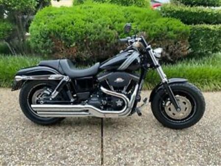 Harley Davidson 17 Harley Davidson Dyna Fat Bob 1190 Miles Black 0 Manual Used The Parking Motorcycles