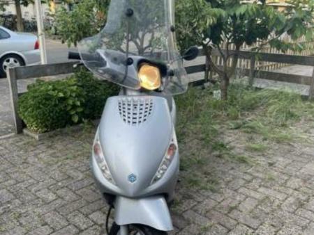 PIAGGIO piaggio-zip-25cc-2009 tweedehands - De Parking