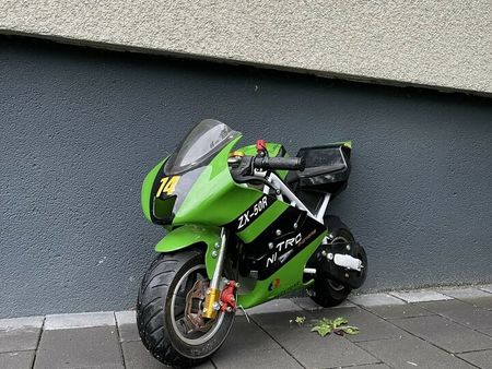 https://cloud.leparking-moto.fr/2021/07/01/08/06/kawasaki-ninja-pocket-bike-kawasaki-edition-mit-vielen-tuning-teilen-wie-neu_153592776.jpg
