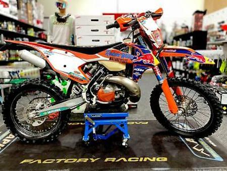 ktm-300-exc-tpi-2-stroke-enduro-road 