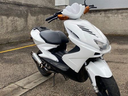 Alquila una Yamaha Aerox 50 Scooter en Łęgowo desde 23 € por día