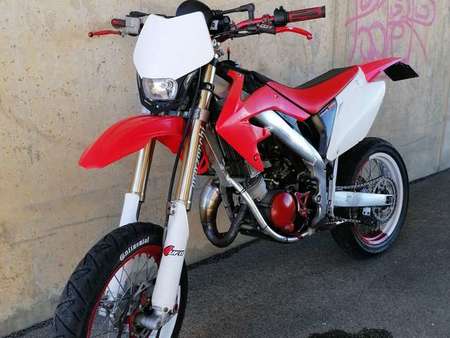 Cre Red Used Search For Your Used Motorcycle On The Parking Motorcycles