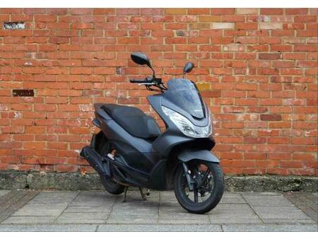 HONDA honda-pcx-125-not-sh-vision-n-max-yamaha-pcx125-forza-delivery-bike-in-wembley-london  tweedehands - De Parking