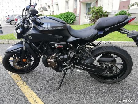 Yamaha mt07 full black - Motos