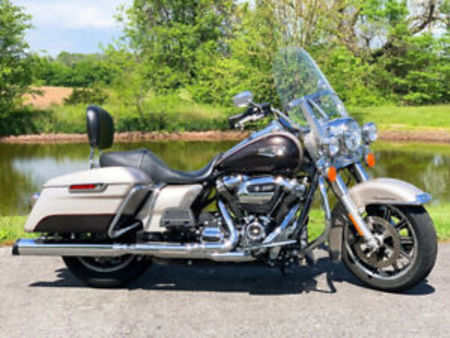 Harley Davidson 18 Harley Davidson Road King Flhr 107 034 6 Speed Only 9 116 Miles W Extras Used The Parking Motorcycles