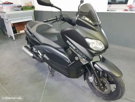 YAMAHA yamaha-xmax-250-momodesign tweedehands - De Parking