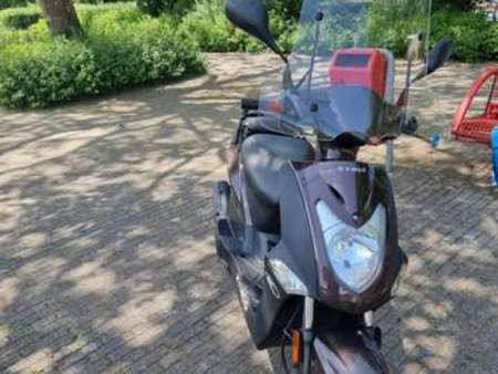 KYMCO 40-km-per-uur-blauw-kenteken Used - the parking motorcycles