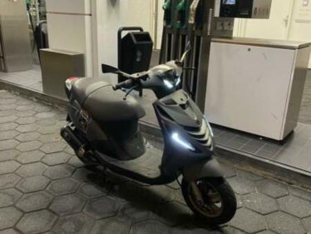PIAGGIO piaggio-zip-brom-80cc-polini-begrenzer-4t-turbo-kit-led tweedehands  - De Parking