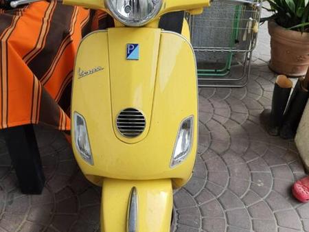 Piaggio Vespa Yellow Italy Used Search For Your Used Motorcycle On The Parking Motorcycles