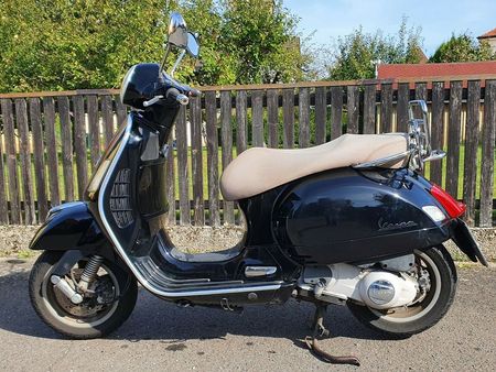 piaggio vespa gts 250 black used – Search for your used motorcycle on the  parking motorcycles