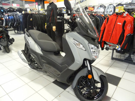 sym joymax 125 grijs tweedehands - Zoeken naar een tweedehands moto - De  Parking-Moto