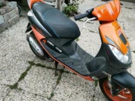 PEUGEOT scooter-blauw-kenteken-peugeot-vivacity-sportline de segunda mano  el Parking