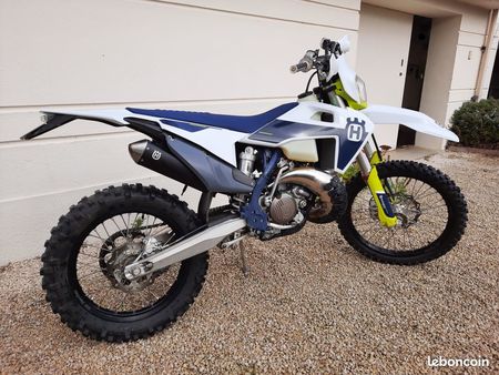 https://cloud.leparking-moto.fr/2021/10/31/10/42/husqvarna-te-husqvarna-150-tei-2021-blanc_160072339.jpg