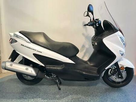SUZUKI 2020-suzuki-burgman-200-in-white-mileage-10 occasion - Le Parking