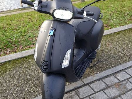 PIAGGIO vespa-sprint-50-cm-notte-650-km-etat-neuf Gebrauchtmotorrad