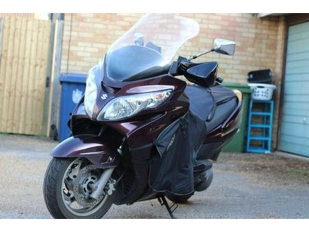 SUZUKI suzuki-burgman-400-cc-maxi-scooter tweedehands - De Parking