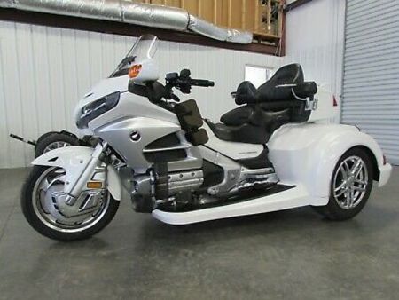HONDA 2012-honda-goldwing-gl1800 