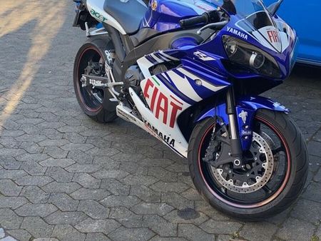 Moto Yamaha R1 Azul