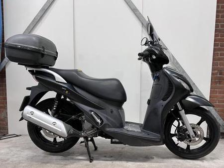 suzuki sixteen 150 tweedehands - Zoeken naar een tweedehands moto - De  Parking-Moto