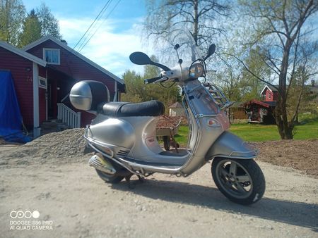 piaggio vespa et4 grijs tweedehands - Zoeken naar een tweedehands moto - De  Parking-Moto