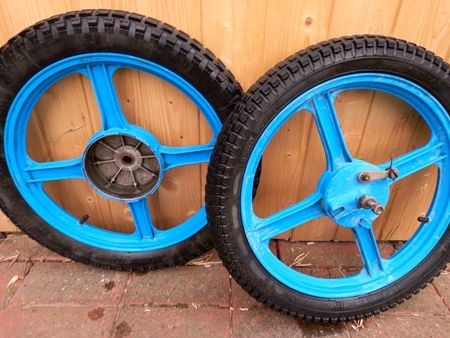 Piaggio Ciao Bravo Vespa SI 22/24mm Lenkergriffe Chrom Carbon Look Griffe 140mm O Innen 22 24mm Ciao Bravo Piaggio Ciao Bravo Vespa SI 22/24mm Lenkergriffe Chrom Carbon Look Griffe 140mm O Innen 22 24mm Ciao Bravo