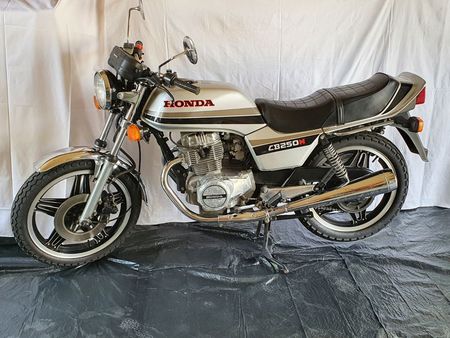 Benzinhahn HONDA CB250 G M16x1,5 Motorrad Oldtimer 70er Jahre rechts verstärkt 