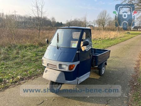 PIAGGIO piaggio-ape-50-tl5t-blau-pritsche-vespa-dreirad-tuktuk