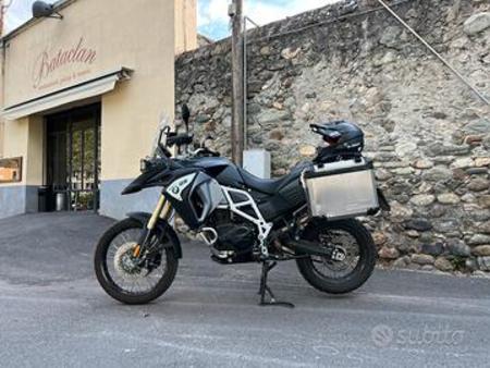 motocicletta bmw 800 gs
