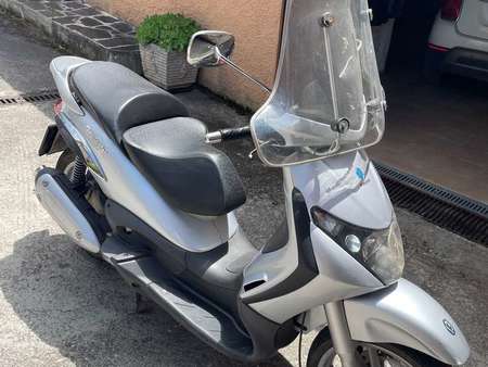 piaggio beverly 250ie grey used – Search for your used motorcycle on the  parking motorcycles
