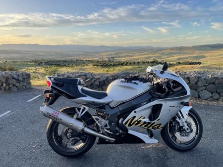 KAWASAKI 1999-zx7r-kawasaki-silver Used - the parking motorcycles