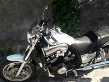 Pin's Moto Pin's Métal Yamaha Vmax 1200 - 38mm - Émail Doux - Fixation Sécurisée - Collection Moto Accessoire Motard émaillé