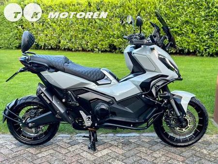 honda-unieke-honda-xadv-750-2023-nardo-fulll-options-x-adv-motoren