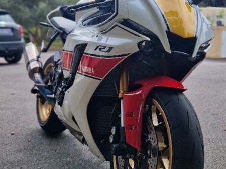 Yamaha R1 de corrida é vendida por encomenda - Revista iCarros